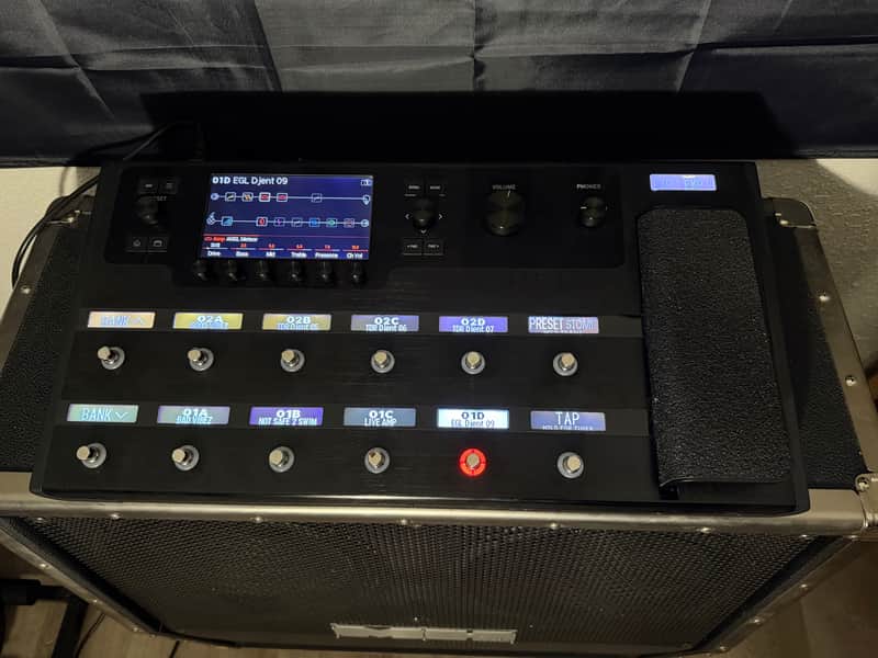 **READ DESCRIPTION** Line 6 Helix Floor 2015 - Present - Black image 1