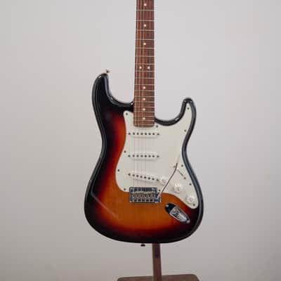 2019 Fender Player Series Stratocaster - in 3 Tone Sunburst image 16