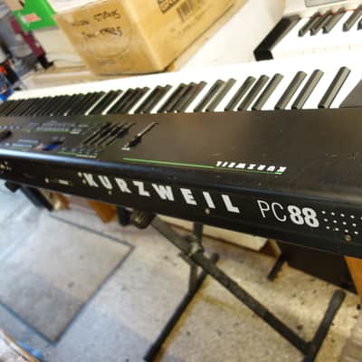 Kurzweil PC88mx 88-Key 64-Voice Performance Controller and Synthesizer 1990s - Black
