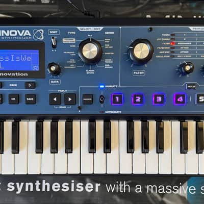Novation MiniNova 37-Key 18-Voice Synthesizer 2012 - Present - Blue