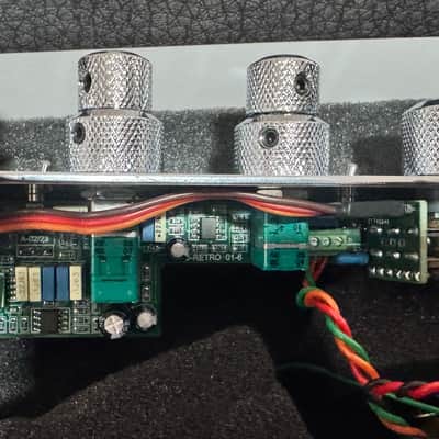 John East J-Retro Deluxe Bass Preamp | Jazz Bass Deluxe - Chrome image 3