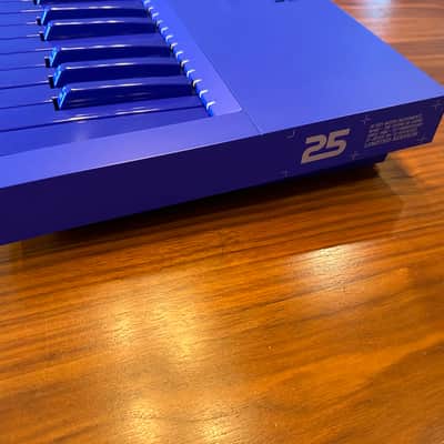 Native Instruments Komplete Kontrol S49 Mk2 25th Anniversary Edition in Ultraviolet Purple image 5