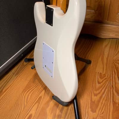 Fender Deluxe Roadhouse Stratocaster with Maple Fretboard 2008 - 2013 Arctic White image 8