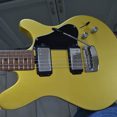 Ernie Ball Music Man James Valentine, 2018, OHSC, Great condition, Gold metallic image 15