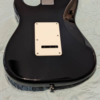 Fender  Stratocaster Squire Affinity - Hard Rock Cafe Tribute image 7