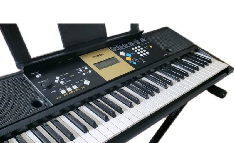 Yamaha YPT-220 Keyboard, Yamaha UK Adapter, music stand, original manual & box image 1