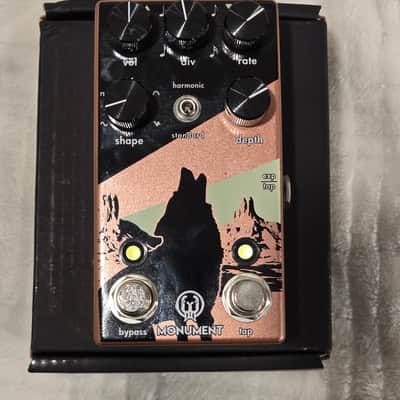 Walrus Audio Monument Harmonic Tap Tremolo V2 2018 - Present - Coral / Black