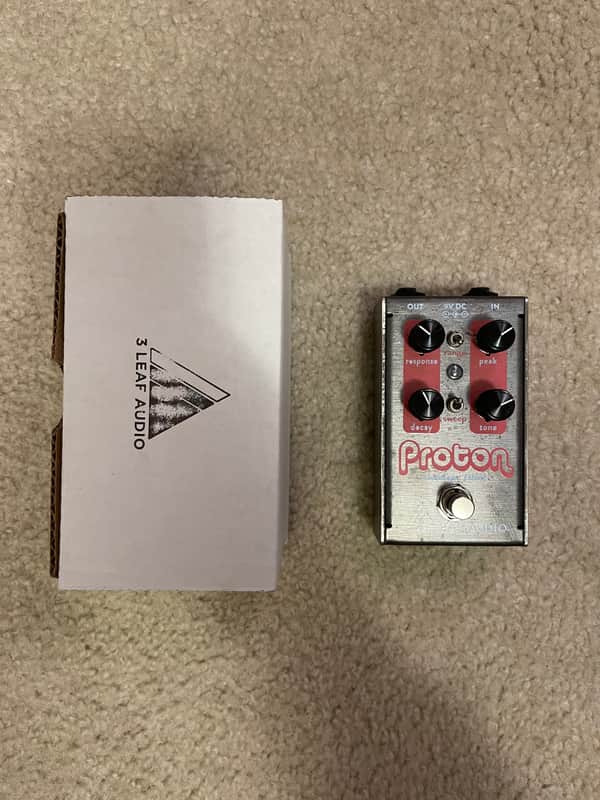 3Leaf Audio Proton V4 with box and manual image 1