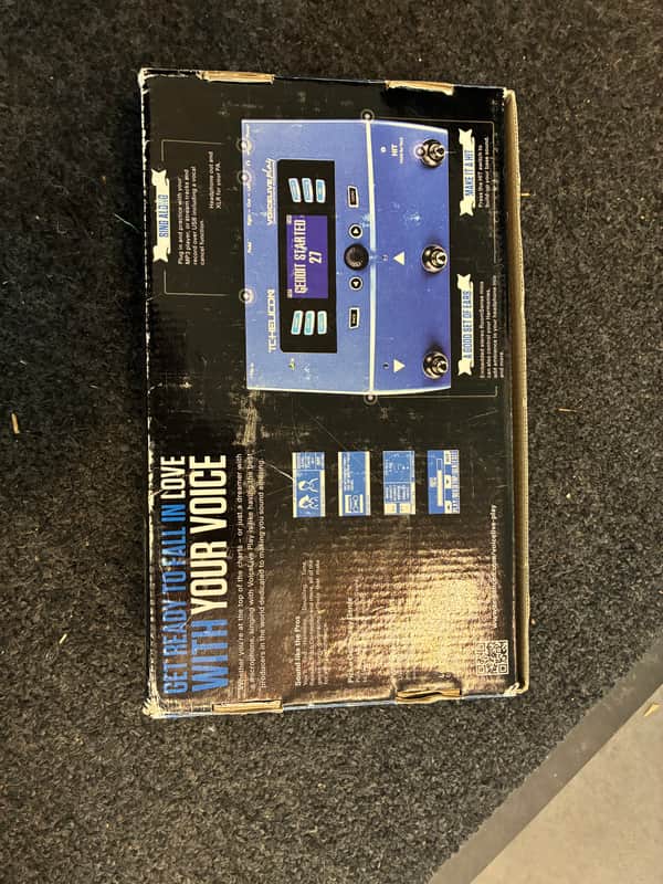 TC Helicon Voice play live 2019 - Blue image 1