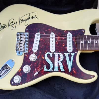 1989 Fender Stratocaster - Strat - Signed by Stevie Ray Vaughan - SRV - Very Rare! image 2