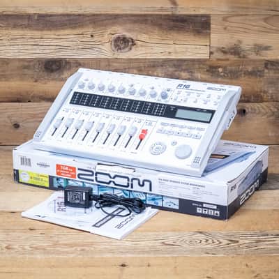 Zoom R16 (R-16) Digital Multitrack Recorder Multi-Track Multitracker U282475 image 1
