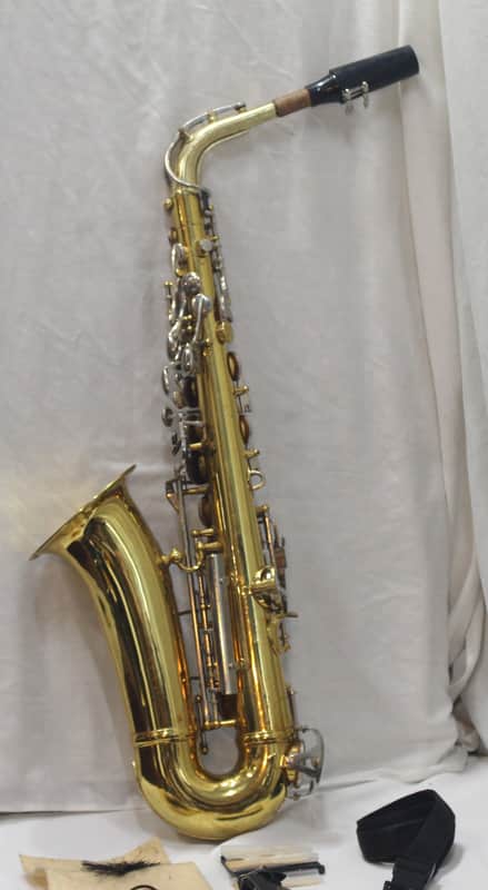Conn 20M Alto Saxophone w/Case - Brass image 1