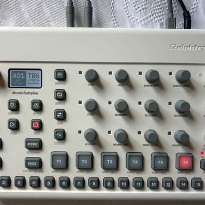 Elektron Model:Samples 2019 - 2020 - White image 2
