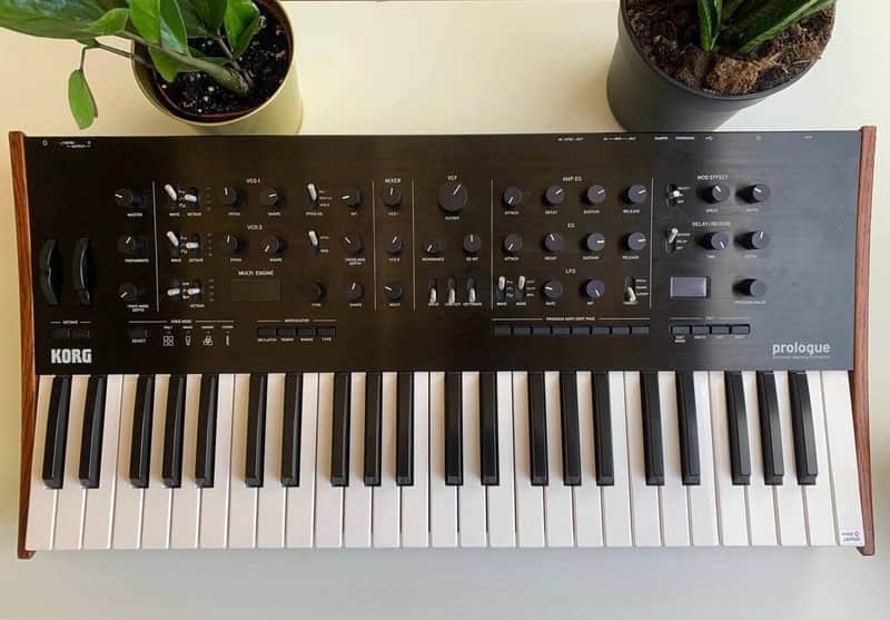 Korg Prologue 8 Polyphonic 49-Key 8-Voice Analog Synthesizer 2018 - Present - Black/Wood image 1