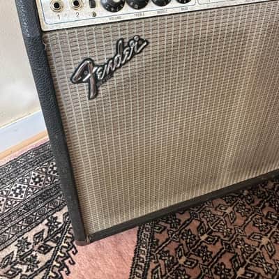 Fender Twin Reverb 2-Channel 135-Watt 2x12" Guitar Combo-Silverface image 2