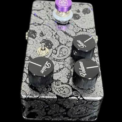 Flattley Guitar Pedals Revolution 2019 - Present - Black / Silver Paisley Skulls imagen 4
