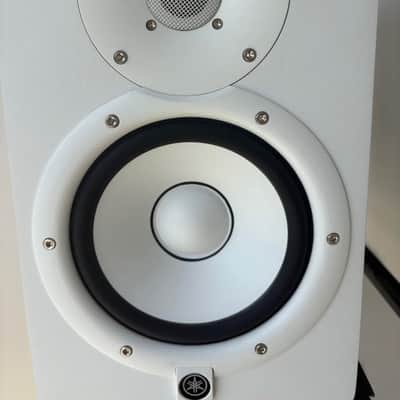 Yamaha HS7 6.5" Powered Studio Monitor (Pair) White image 2