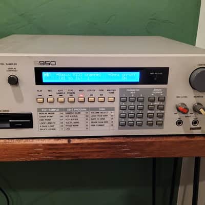 Akai S950 MIDI Digital Sampler 1988 - White