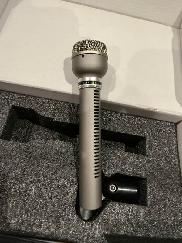 Warm Audio WA-19 Multipattern Dynamic Microphone