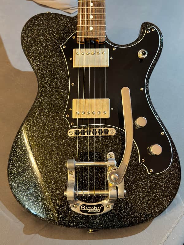 Veritas Portlander 2021 - Silver sparkle over Black image 1