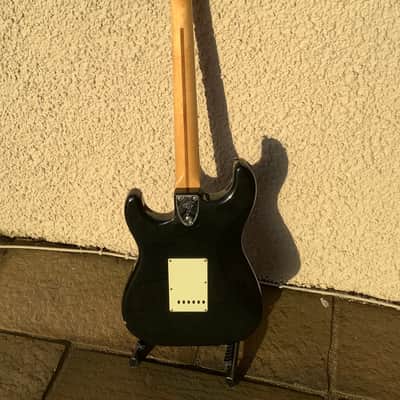 Fender Stratocaster with Maple Fretboard 1977 - Black image 14