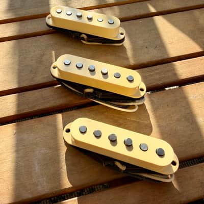 Proper Pickups "Proper Signatures" Handwound Stratocaster Pickup Set w/ Treble Bleed & PIO Capacitor—Aged White image 3