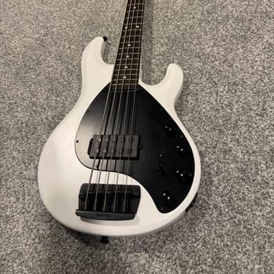 Ernie Ball Music Man StingRay5 H – Stealth Pearl / Ebony Board – Rare Finish image 4