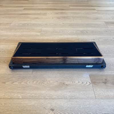 Creation Music Company Heritage Series 32x12 Pedalboard with Hard Black Tweed Case image 8