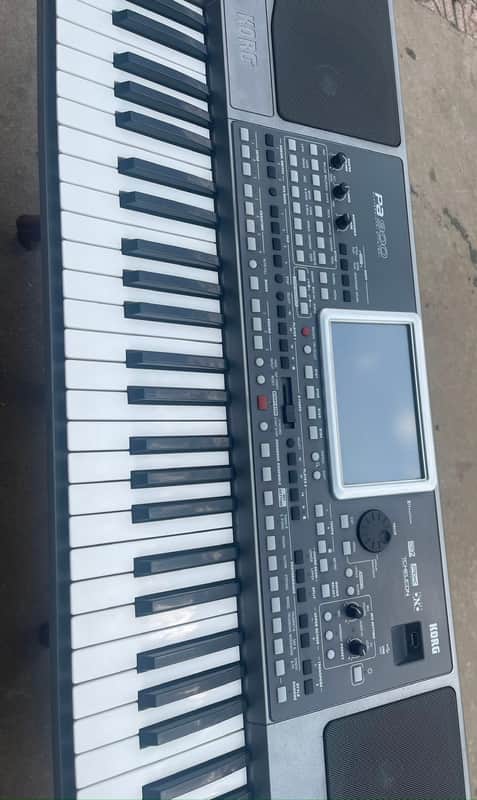 Korg Pa900 61-Key Arranger Workstation 2010s - Grey Used image 1