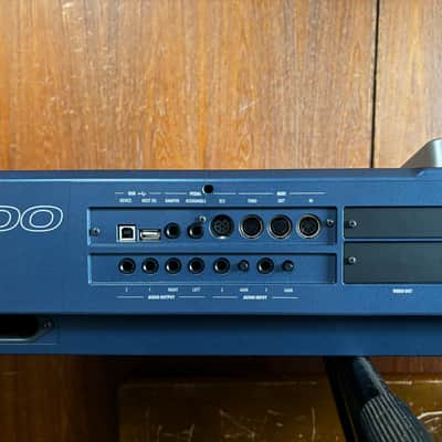 Korg Pa800 - Professional 61-Key Arranger Keyboard with Built-In Speakers w/ bag image 10