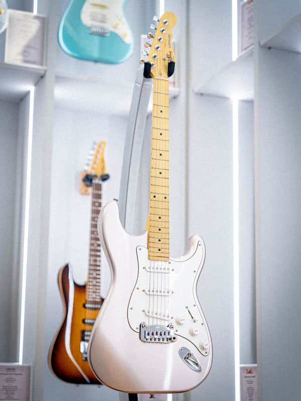 G&L Tribute Series Legacy | Reverb Canada