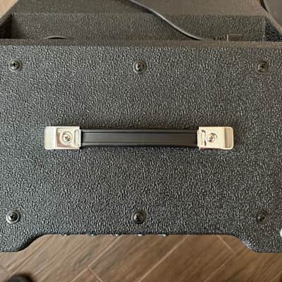 Hartke Kickback KB15 500-Watt 1x15" Bass Combo image 4