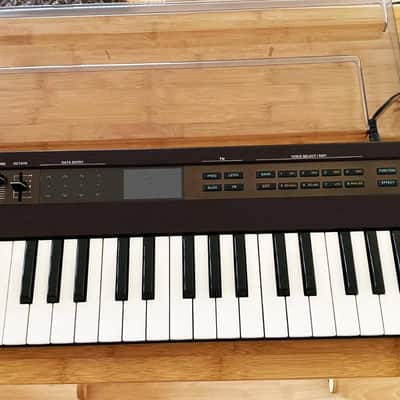 Buy used Yamaha Reface DX in mint condition includes Power adapter and Decksaver