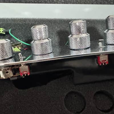 John East J-Retro Deluxe Bass Preamp | Jazz Bass Deluxe - Chrome image 2