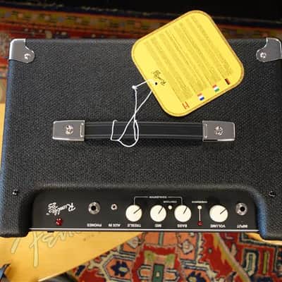 Fender Rumble 25 (V3) 230V EUR Black/Silver image 3