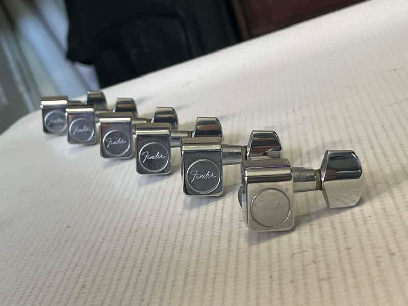 1990's Era USA Fender Logo American Stratocaster Guitar Chrome Staggered Tuners Tuning Pegs 6 In Line image 1