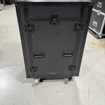 Used Odyssey FZGS1116WDLXBL Deluxe Black Label 11U Top Slanted 16U Bottom Vertical Pro Combo Rack Case - Black image 3