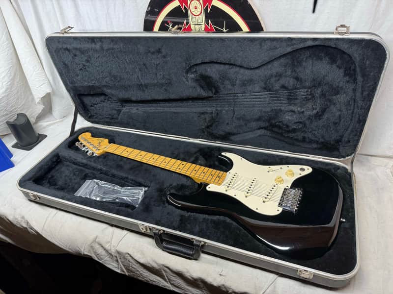 Fender USA Dan Smith era Stratocaster Guitar with Case 1983 - Black / Maple neck image 1