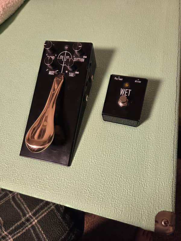 Gamechanger Audio Plus Sustain Pedal with Footswitch 2010s - Black