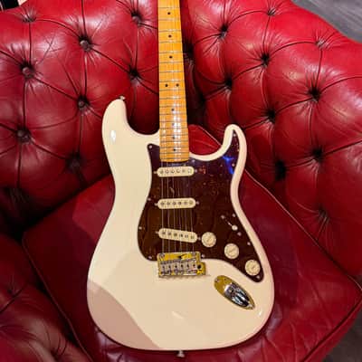 Fender American Professional II Stratocaster with Maple Fretboard 2020 - Present - Olympic White image 1
