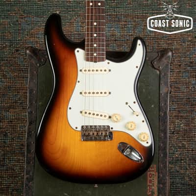 1997 Fender American Vintage Reissue '62 Stratocaster with original case AVRI image 5