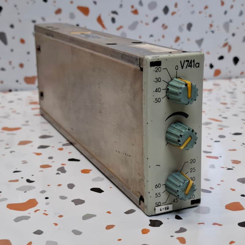 RFT V741a 》Studio Microphone Pre-Aplifier 》STUDIOVERSTARKER V741a DDR TYP 8311.18-1 (FABR.NR 089) image 1