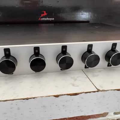 Antelope Audio MP8d 8-Channel Mic Preamp with A/D Converter 2010s - Silver image 4