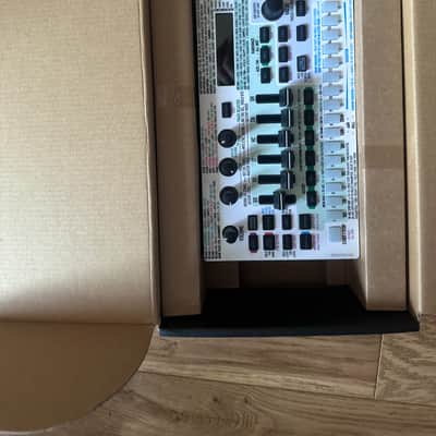 LNIB Roland TR-6S w/ over synth.com overlay , works perfect image 5