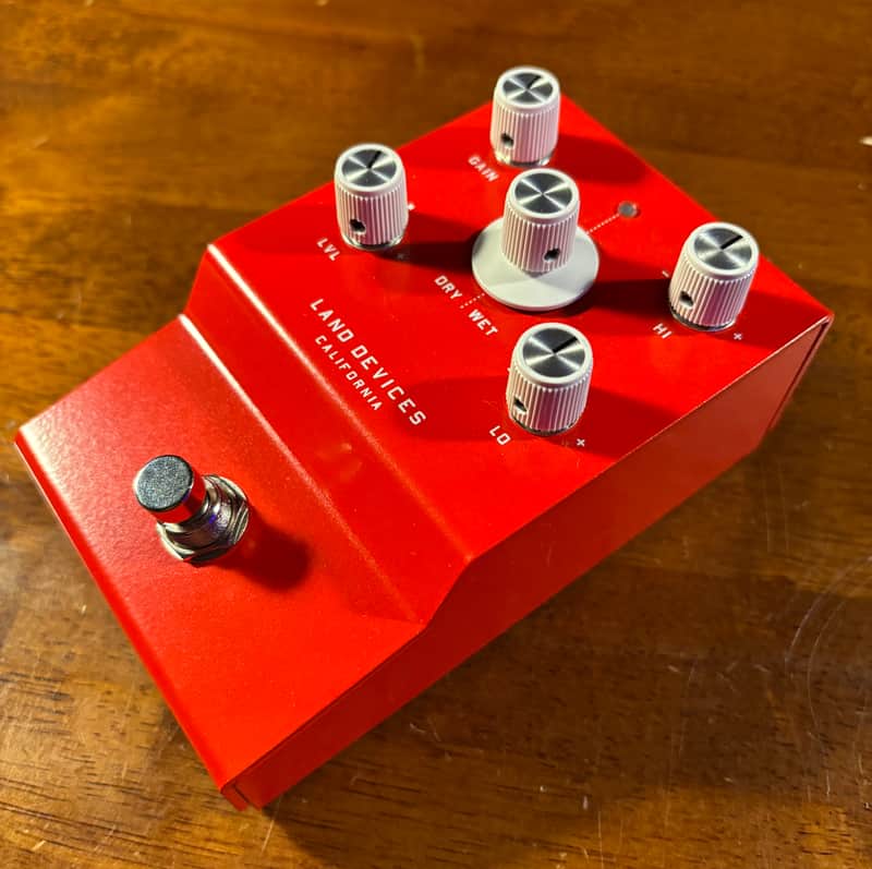 Land Devices Hunter Distortion 2025 - Red image 1