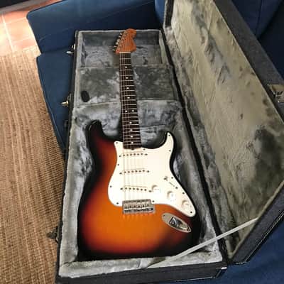 1998 Fender 62 AVRI Stratocaster  Tobacco Burst image 2