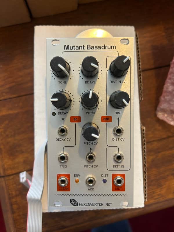 Hexinverter Mutant Bassdrum 2010s - Silver image 1
