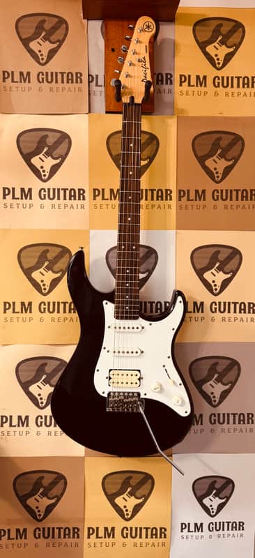 Yamaha PAC012 Pacifica HSS with Rosewood Fretboard 2010 - Present - Black image 1