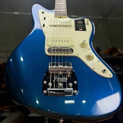 Fender American Vintage Il '66 Jazzmaster, Custom Nitrocellulose Candy Apple Sapphire New - Candy Apple Sapphire image 1