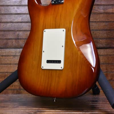 Fender American Professional II Stratocaster®, Maple Fingerboard, Sienna Sunburst image 4